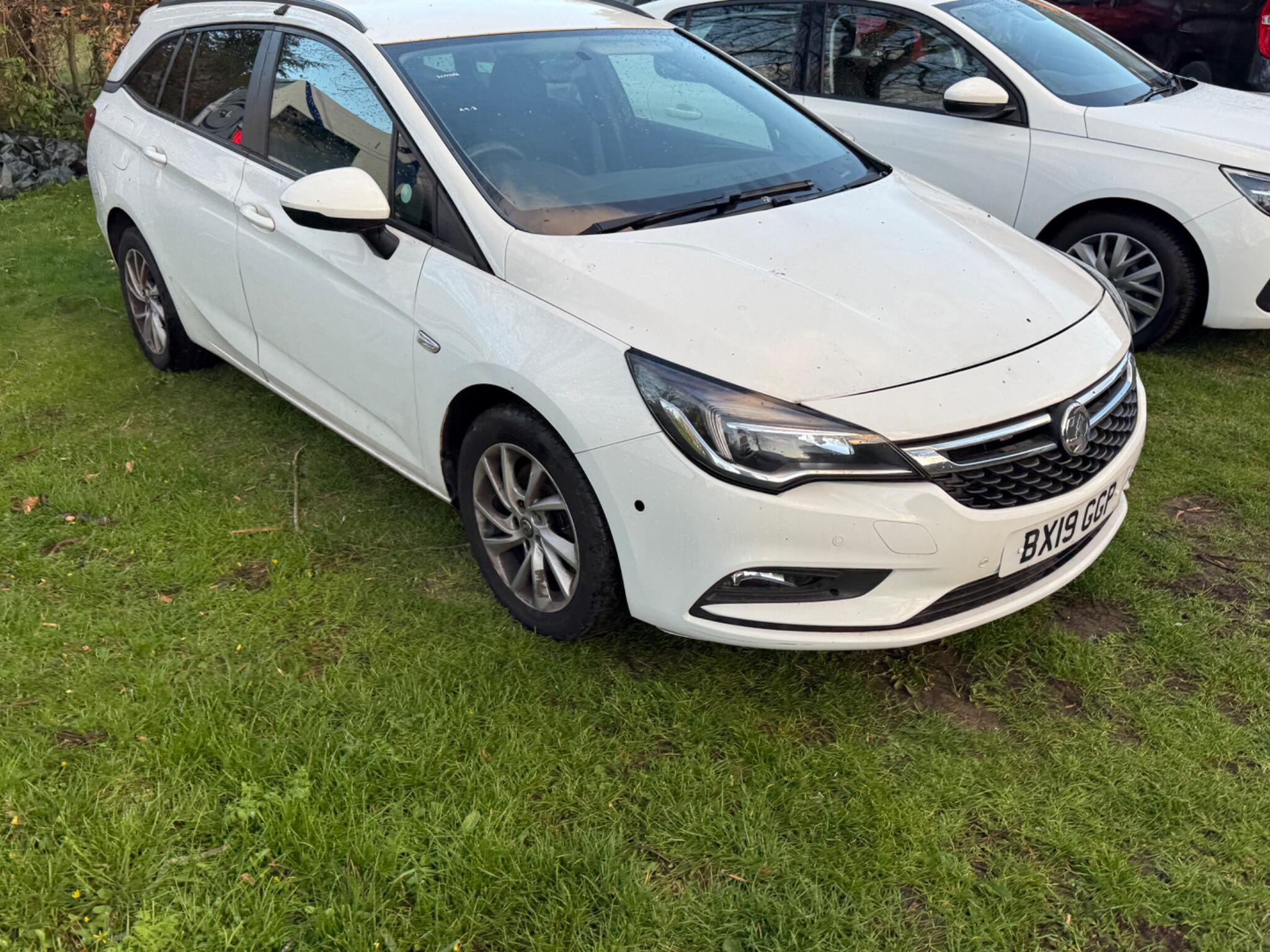 Vauxhall Astra 1.6 CDTi BlueInjection SRi Nav Sports Tourer Auto Euro 6 (s/s) 5dr — photo 32 of 44